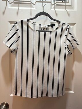 Ladies Moa Moa medium White Short-Sleeve Top with Black Vertical Stripes